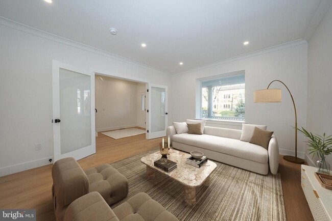 Building Photo - 314 N Essex Ave