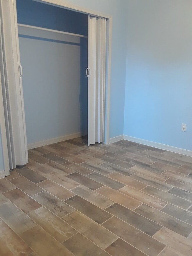 Building Photo - Spacious 4-Bedroom Home in Poinciana!