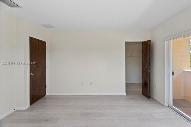 Building Photo - 2782 SW 33rd Ave