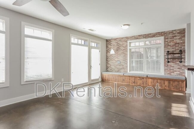 Building Photo - 1300 DeKalb Ave NE