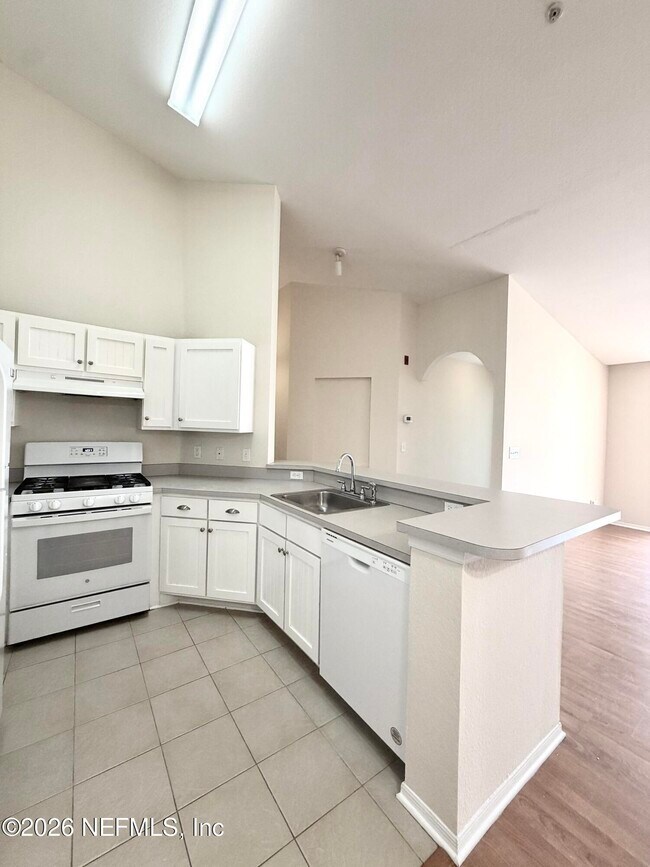Building Photo - 13810 Sutton Park Dr N