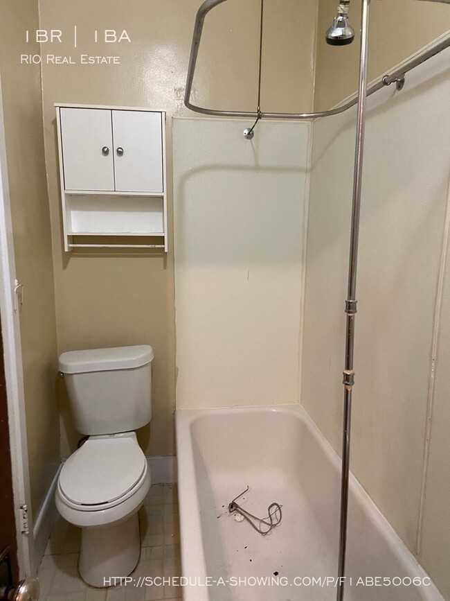 Building Photo - Vintage apartment located in Capitol Hill!