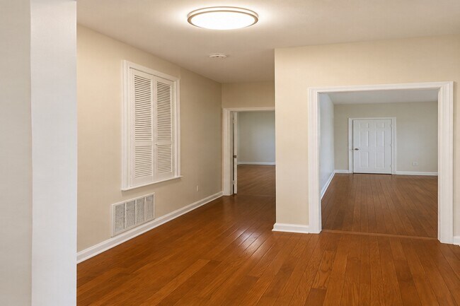 Building Photo - 52 3rd St