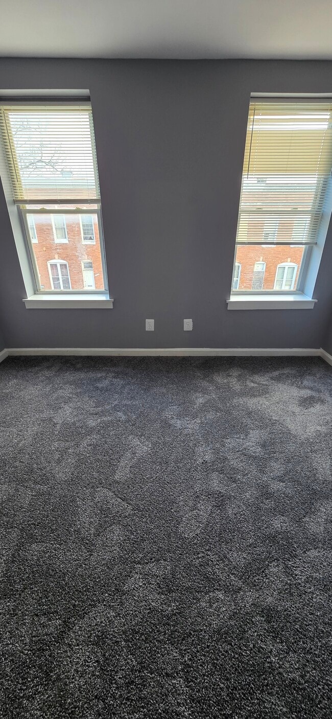 Building Photo - 604 N Dukeland St