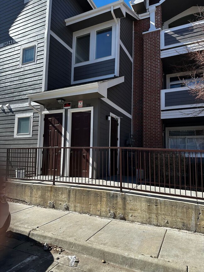 Building Photo - Move in Ready!!  3 Bedroom Condo - Cherry Grove - Aurora.....