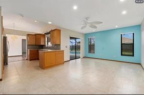 Building Photo - 329 SE Oakridge Dr