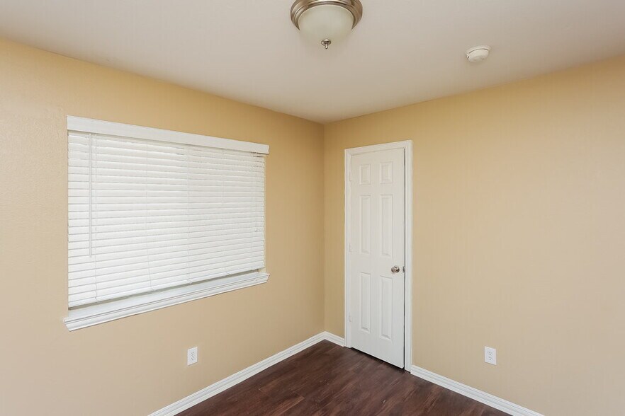Building Photo - 1901 Belshire Ct