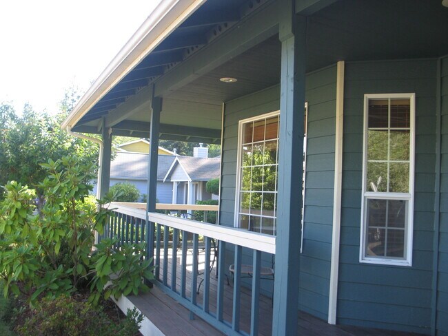 Building Photo - 3 Bedroom Home in Poulsbo