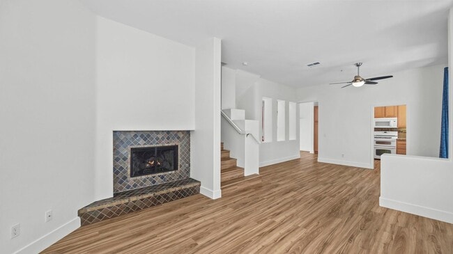 Building Photo - Tri-Level Townhome in Tustin