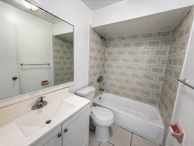 Building Photo - 530 NW 35th St
