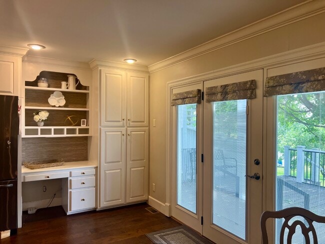 Building Photo - 243 Kate Dr