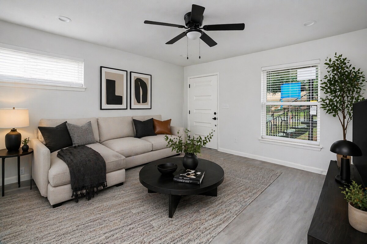 Building Photo - 1107 Shasta Ave W