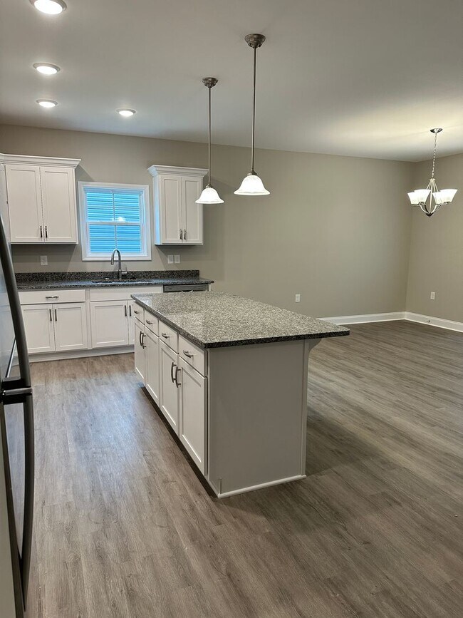 Building Photo - 2766 Cedrus Ave