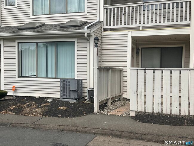 Building Photo - 471 Whalley Ave