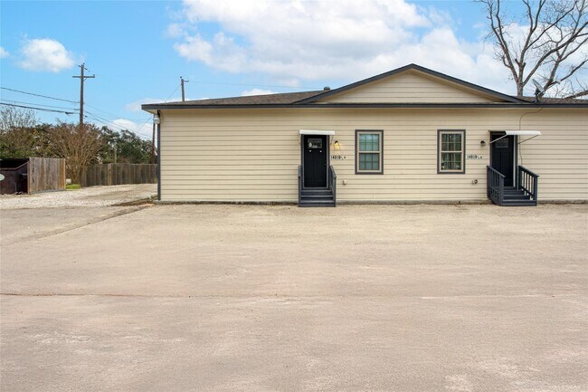 Building Photo - 14310 1/2 Sweeney Rd