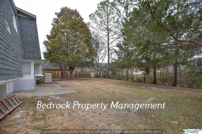 Building Photo - 2008 Woodmore Dr SE
