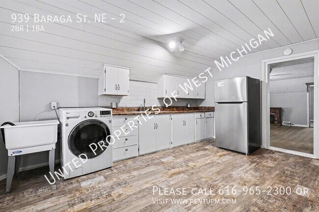 Building Photo - 939 Baraga St NE