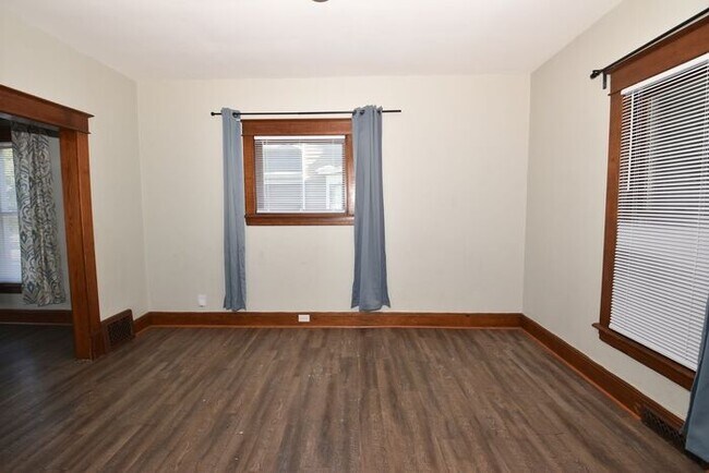 Building Photo - Near Downtown South Bend 3 bedroom home