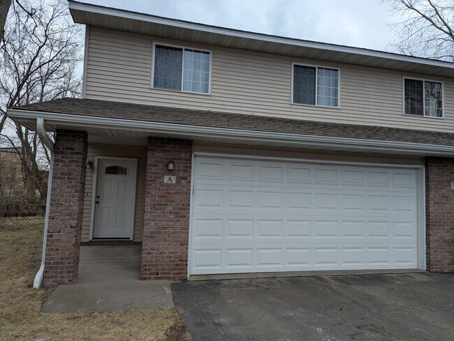 Primary Photo - 7654 Woodlawn Dr