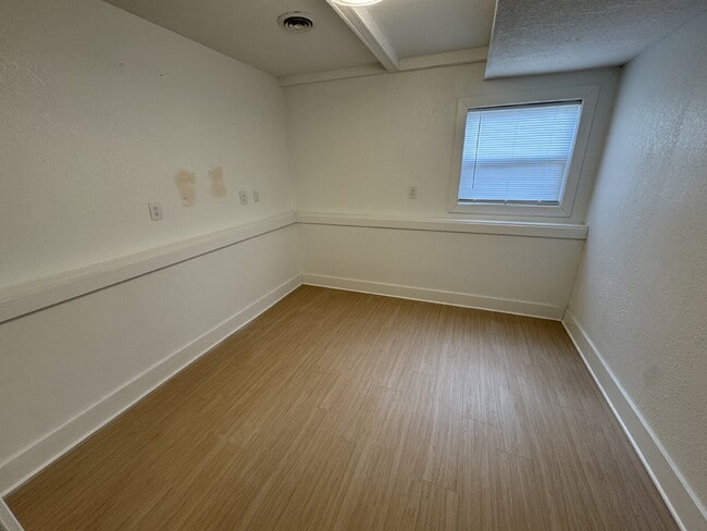 Building Photo - 1014 S Rosalie Ave