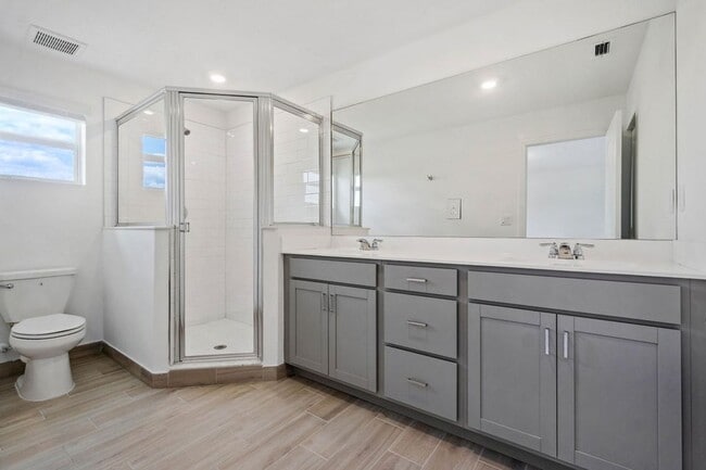 Building Photo - Lakeshore at the Fountains