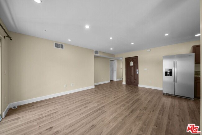 Building Photo - 5315 Bellingham Ave