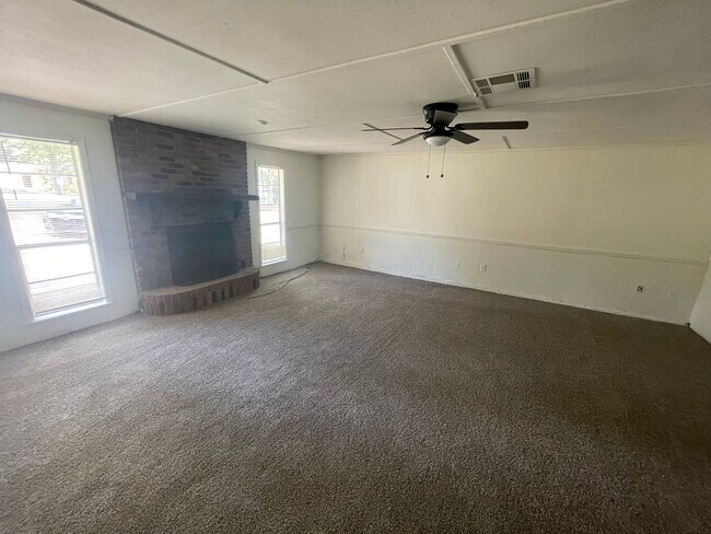 Building Photo - 1405 Dianne Dr