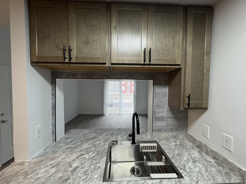 Building Photo - Hilltop Apartments