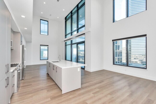 Building Photo - 808 Crawford St