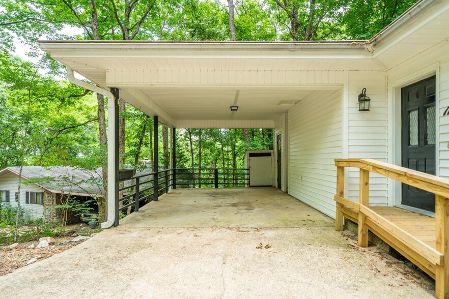 Building Photo - 11 Vitoria Ln
