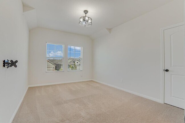 Building Photo - 168 Kings Cyn Dr