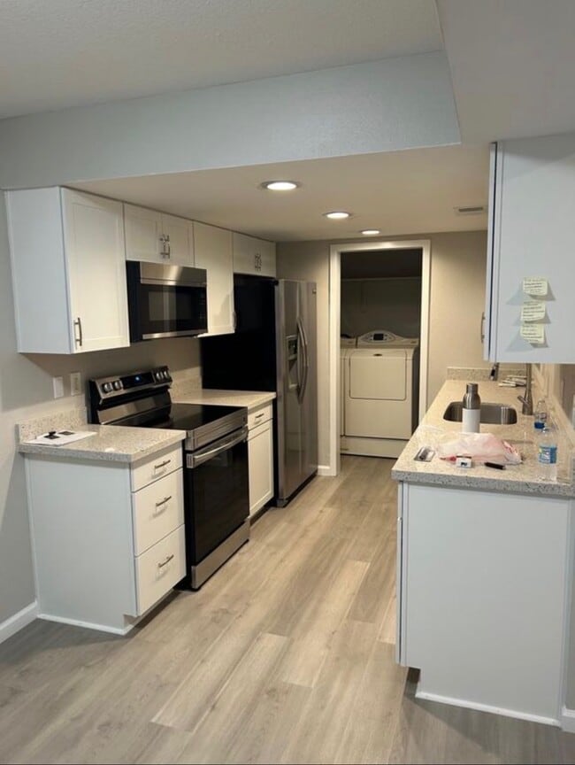 Building Photo - 5964 W Augusta Ave