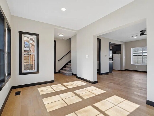 Building Photo - South Grandview