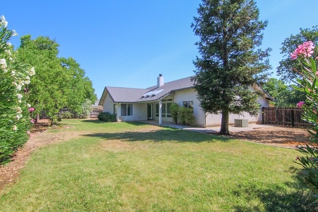 Building Photo - 3 Bedroom Home in Country Heights
