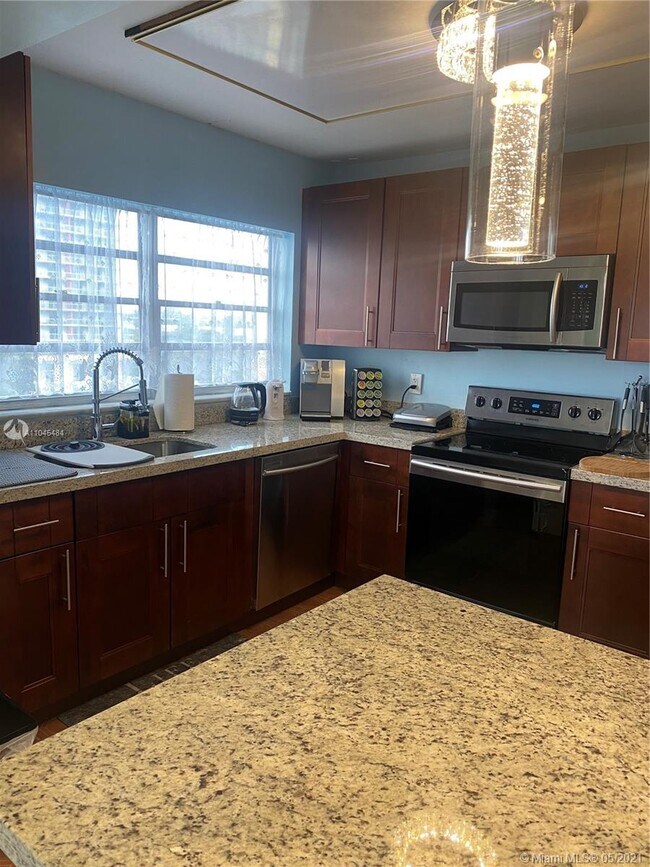 Building Photo - 1817 S Ocean Dr