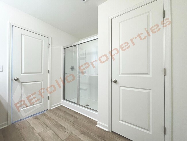 Building Photo - 6117 Oak Psge Dr