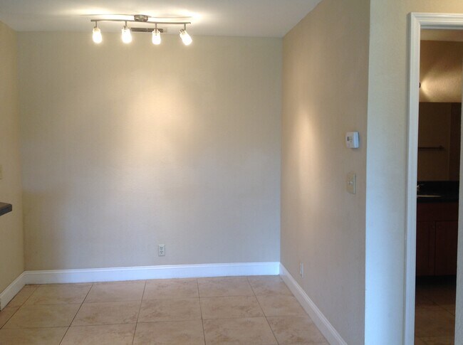 Building Photo - 3410 Pinewalk Dr N