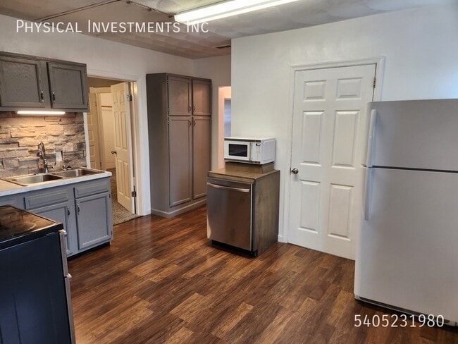 Building Photo - 1 17th St SE