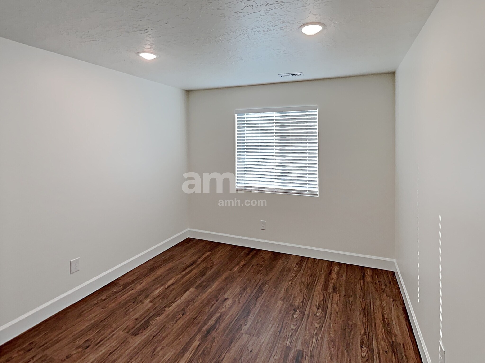 Building Photo - 1309 N Rickshaw Ln