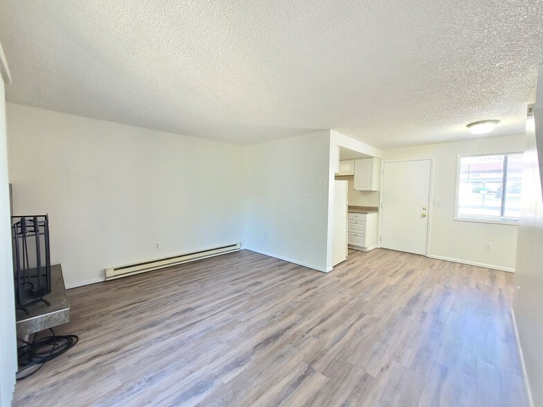 Building Photo - 2121 E Upriver Dr