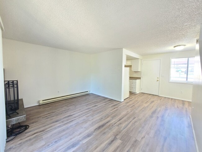 Building Photo - $1,150 - 1 Bed / 1 Bath Bright and Airy Condo on Spokane River