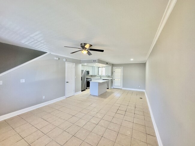 Building Photo - ! Beautiful 2BA/1.5BR Townhome in Gulf Highlands!
