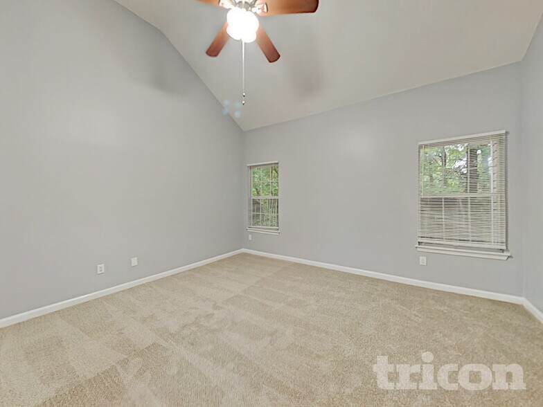 Building Photo - 161 Kentwood Springs Dr