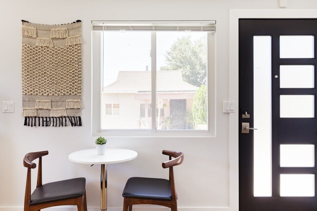 Building Photo - 1523 Morton Terrace