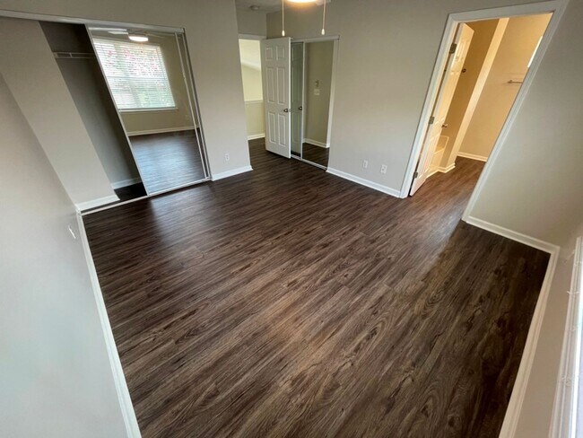 Building Photo - Updated 3BR Home - Woodstock