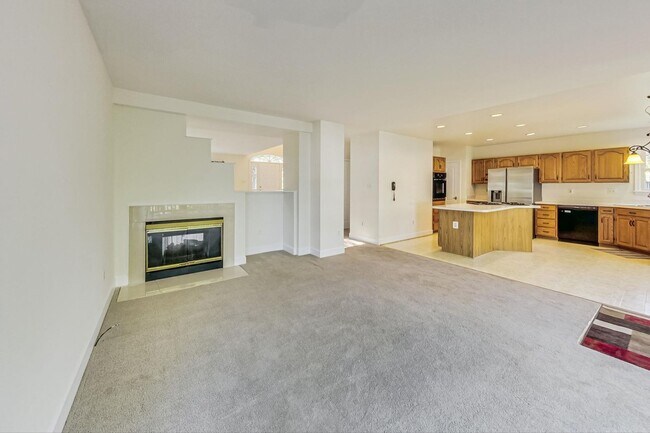 Building Photo - Cool on Cool Spring! Large SF 4 Bed + 2.5 BA