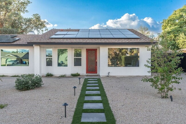 Building Photo - 14410 North 42nd Pl