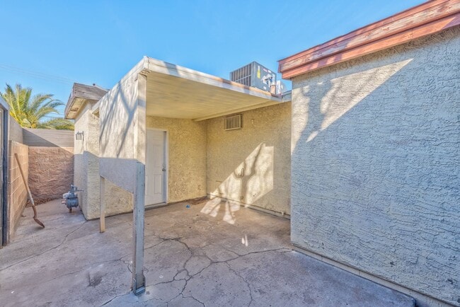 Building Photo - 3912 Torsby Pl