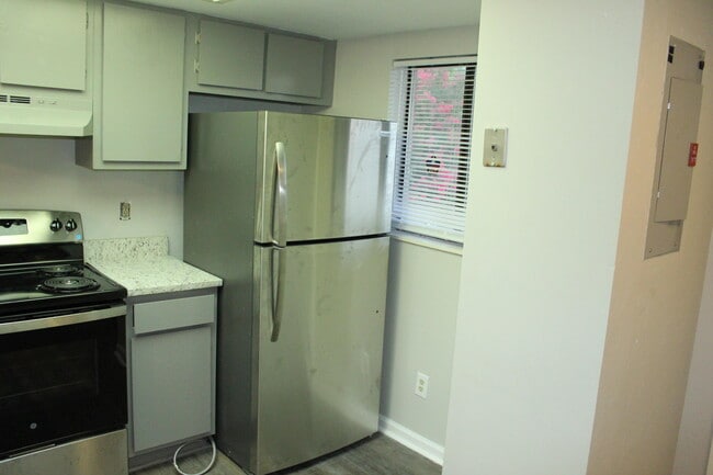 Building Photo - 1007 Windsong Cir
