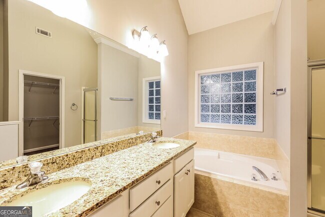 Building Photo - 329 Westhill Dr